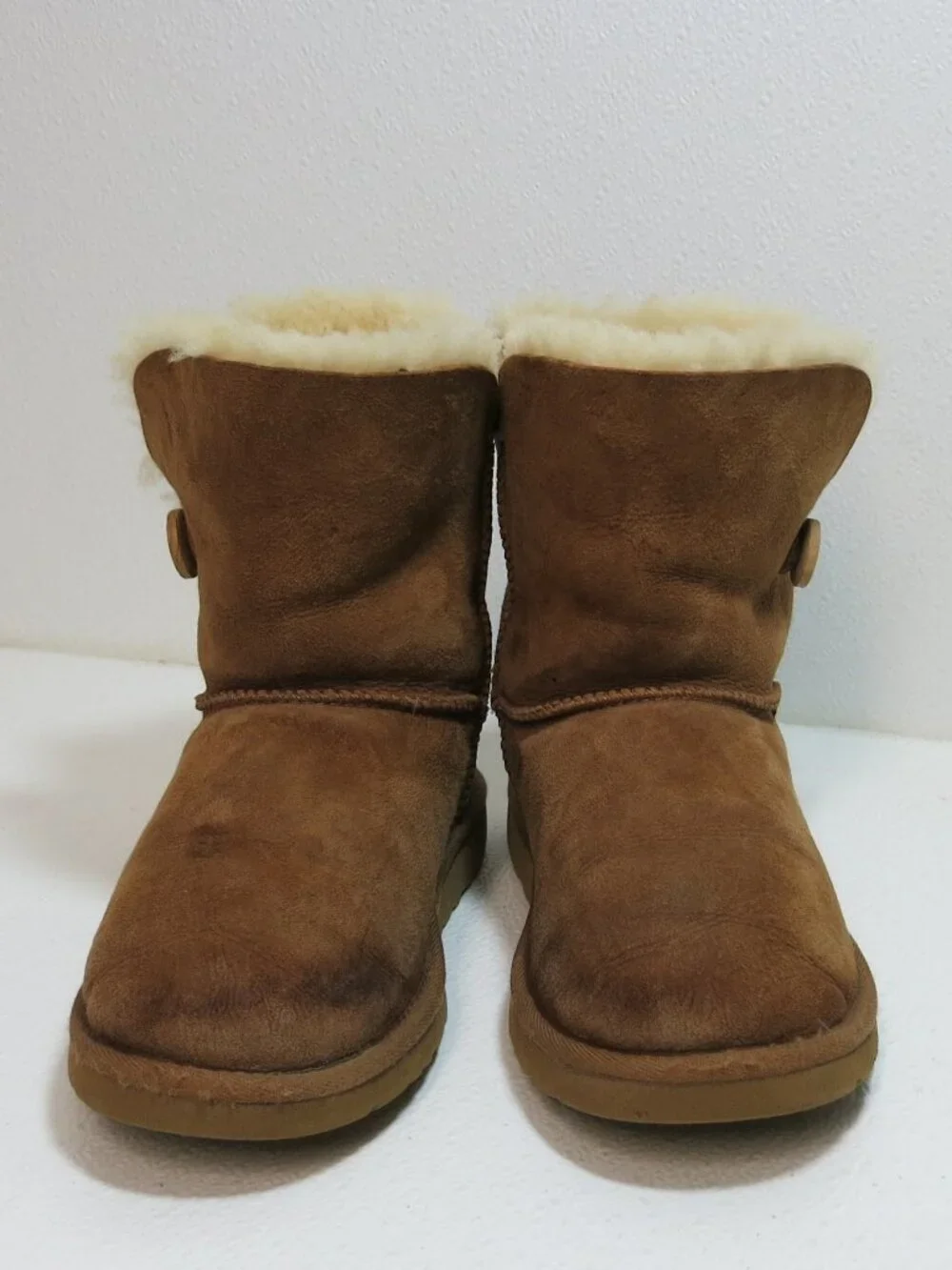 UGG 5991Y Australia Bailey Button Winter Boots Insulated Kids Footwear Sz 5